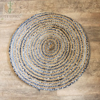 Tapis rond en jute et denim recyclé, 90 cm, dégradé de bleus, sur fond bois