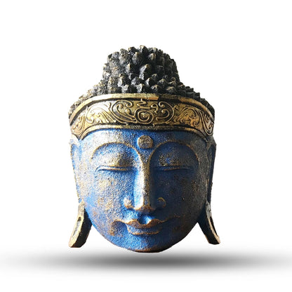 Tête de Bouddha en bois d'albasia bleue aux reflets dorés, bandeau à volutes, vue de face sur fond blanc