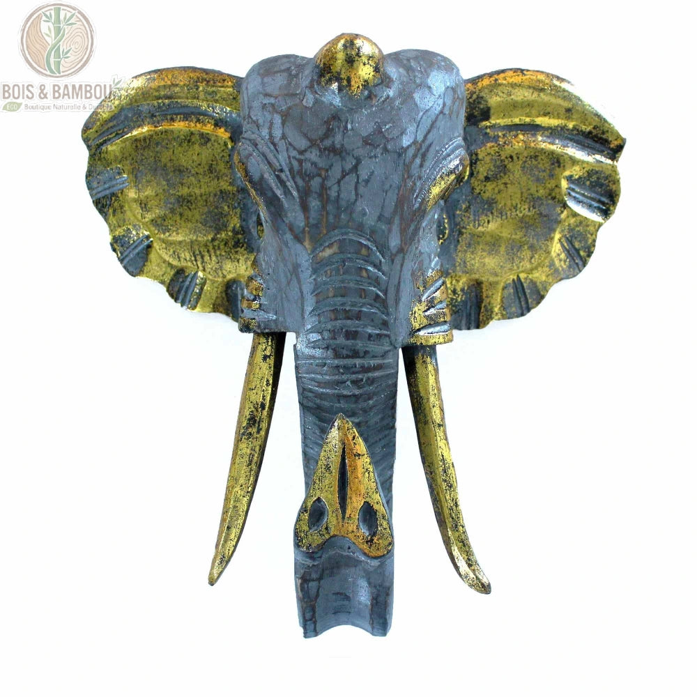 Tête d'éléphant en bois sculpté gris et doré, fond blanc