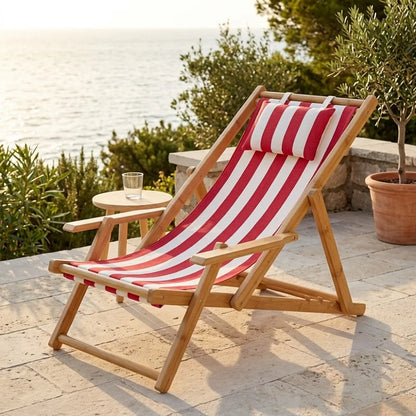 Transat en toile et bambou à accoudoirs, cadre naturel et toile rayée rouge et blanc, avec coussin rayé assorti