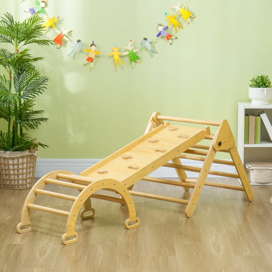 Triangle de Pikler pliable en bois avec arche d'escalade et rampe à prises dans une chambre d'enfant