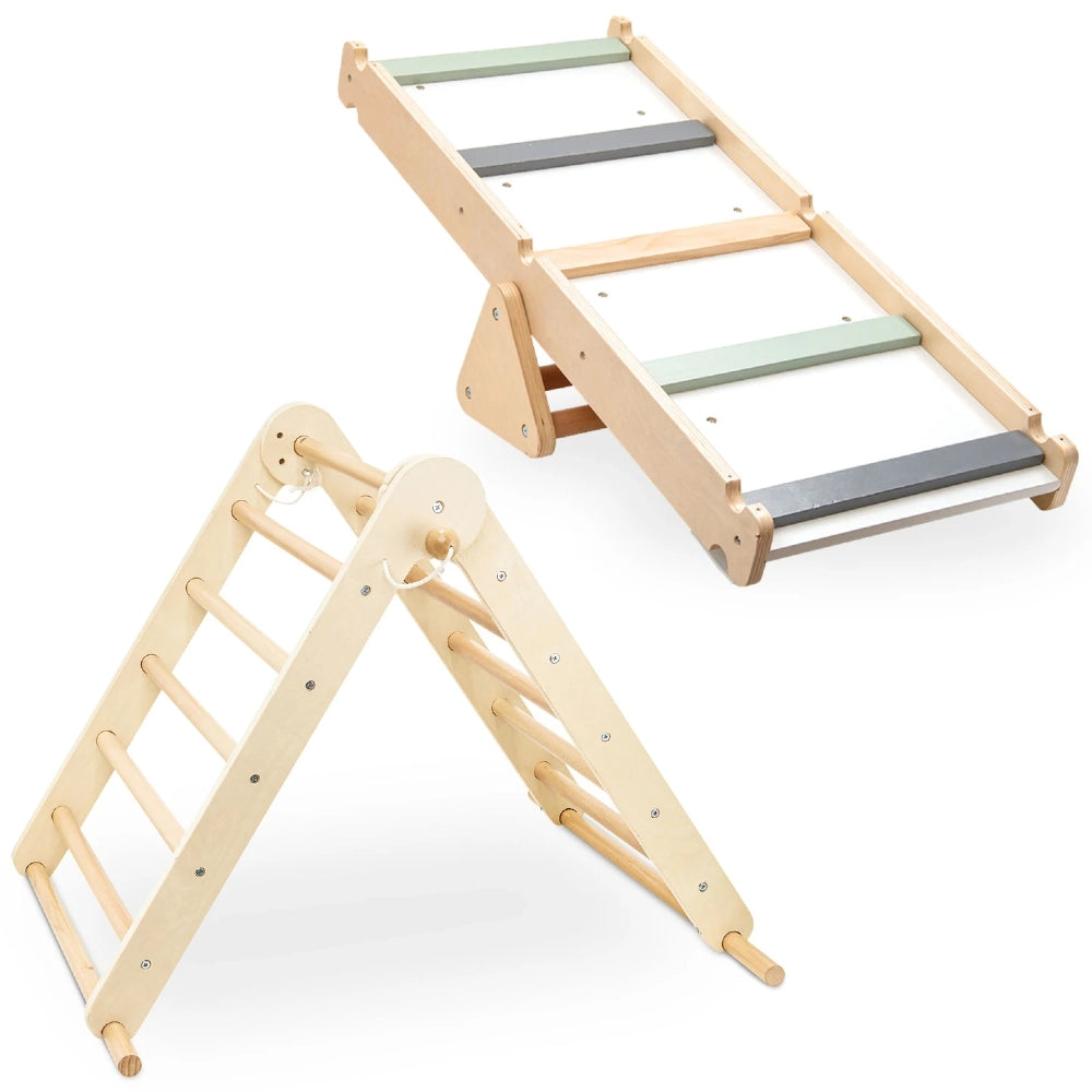 Triangle d'escalade pliable en bois et face à marches pastel du mur d'escalade posé sur son support